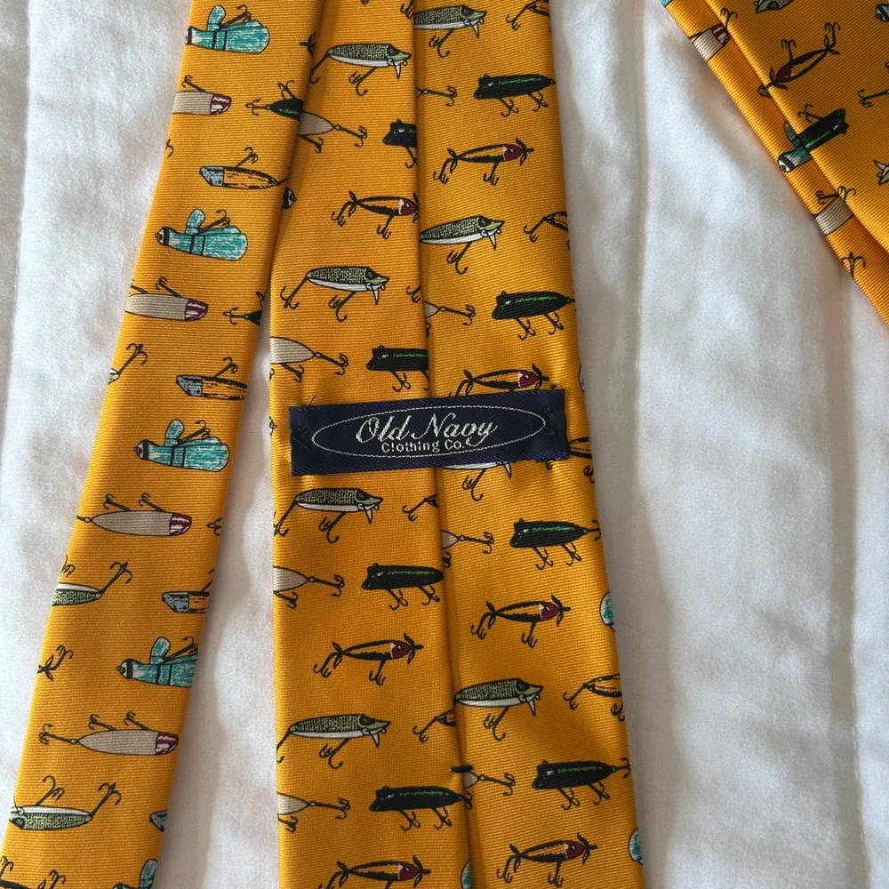Old Navy Mens Silk Tie Mustard Yellow Fishing Lure Novelty Pattern USA Made‎